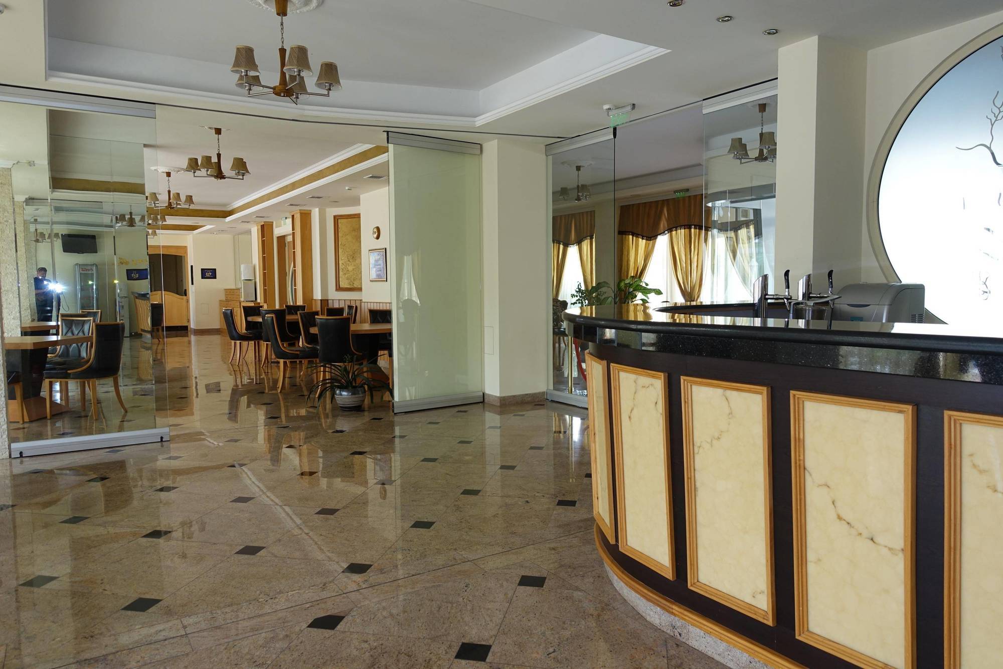 Hotel Incognito Pomorie Buitenkant foto